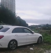 注意，秦皇岛这些地方再现砸车党，车内仅半条